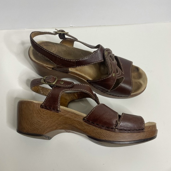 Dansko Clogs Sandals Womens 39 / 8.5 Brown Leather Ankle Strap W Buckle Casual - Picture 2 of 10
